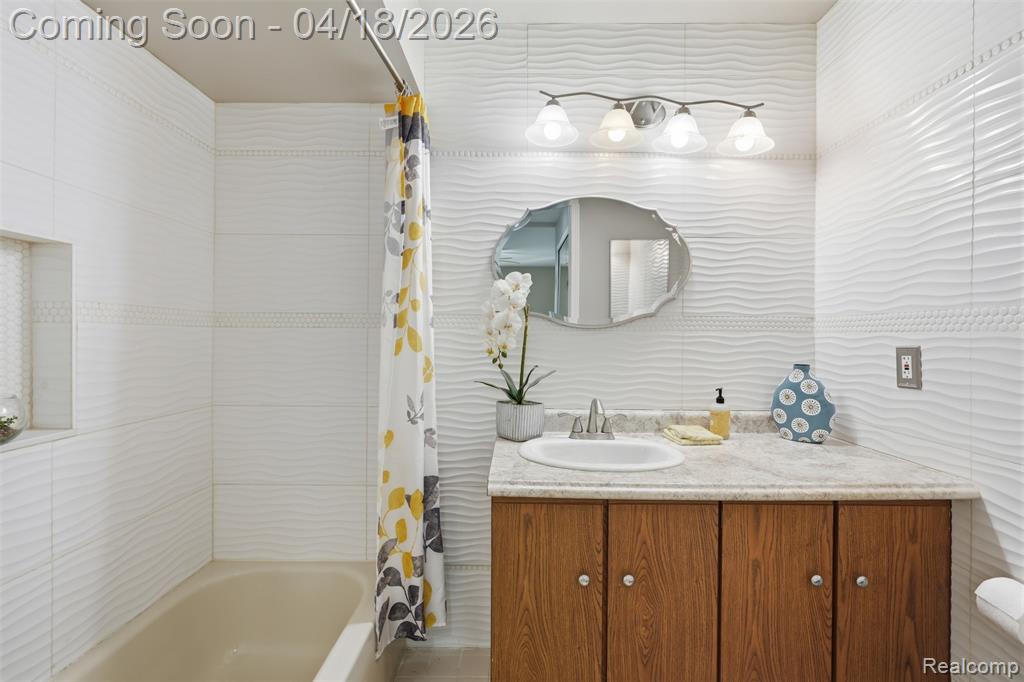 408 Country Club Drive, Saint Clair Shores, MI 48082 — Photo 17