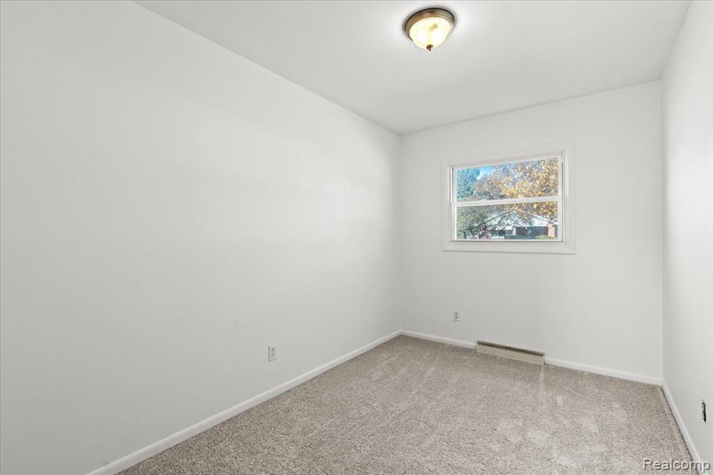 397 Pocahontas Trail, Oxford, MI 48371 — Photo 17
