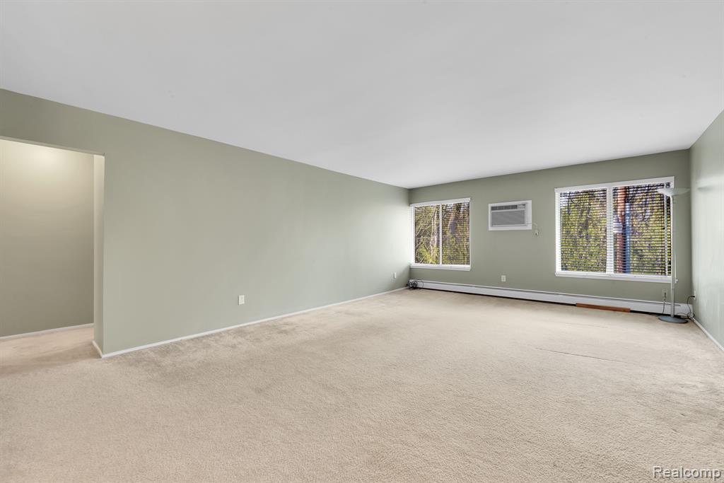 32050 GRAND RIVER Avenue NW, 57, Farmington, MI 48336 — Photo 3