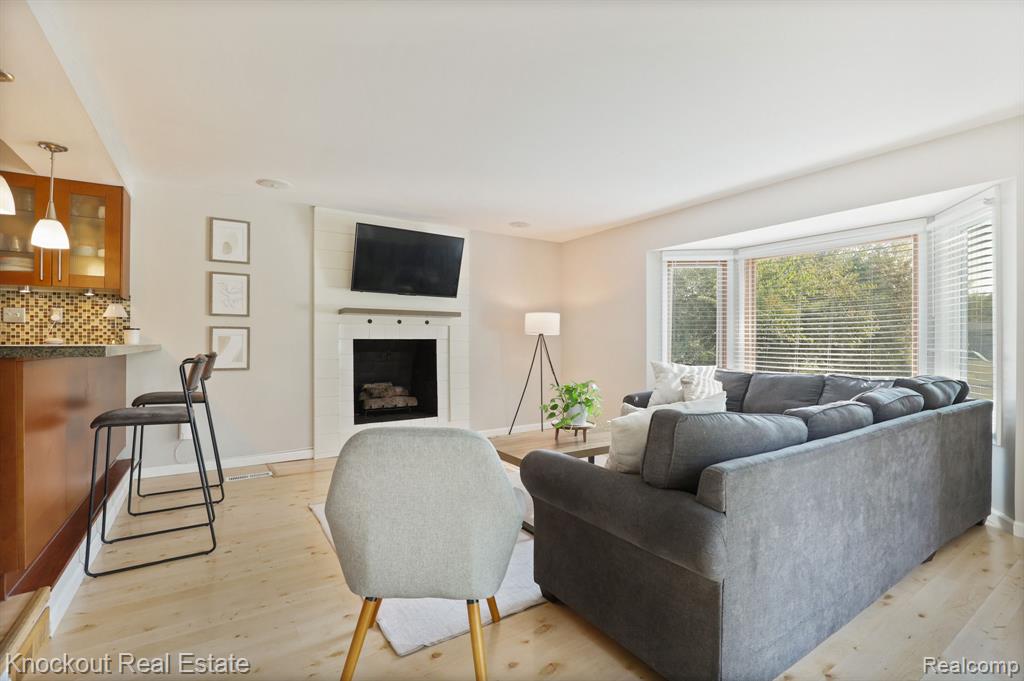 6157 Barker Circle, Waterford, MI 48329 — Photo 19