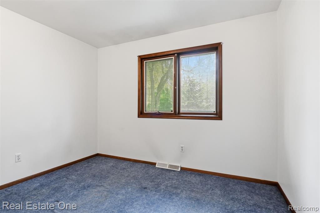 6920 Pontiac Trail, West Bloomfield, MI 48323 — Photo 13