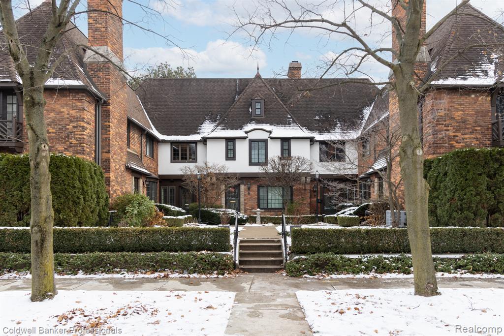 42 Cranford Lane, Grosse Pointe, MI 48230 — front exterior