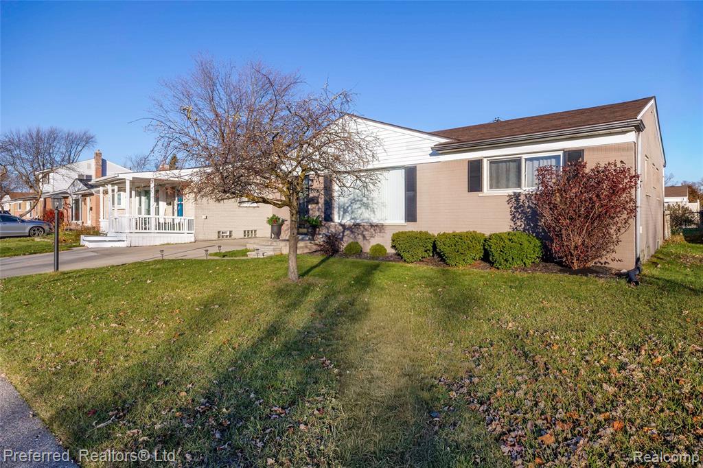 8516 N Hubbard Street, Westland, MI — front exterior