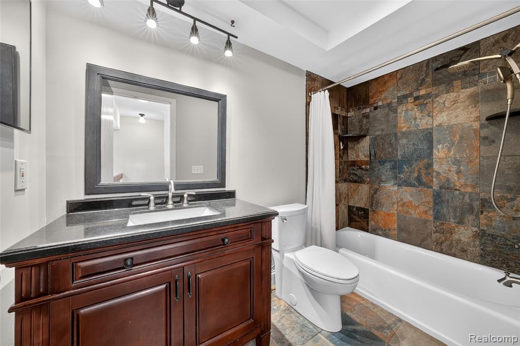 4565 Brookside Road, Fenton, MI 48430 — Photo 24