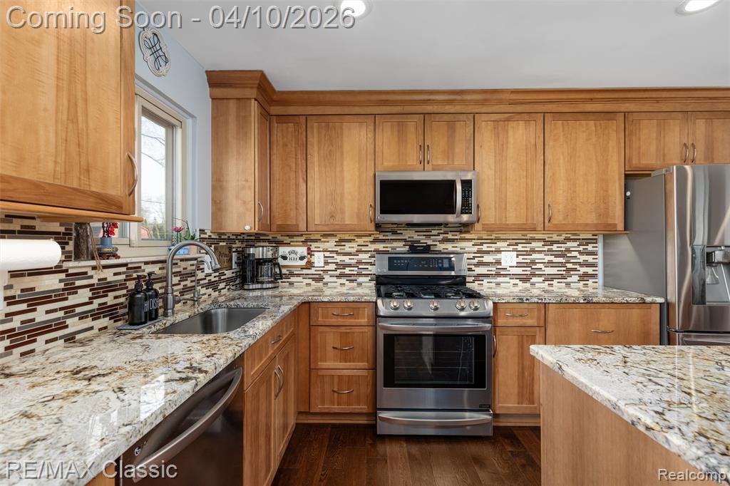 484 W Beechdale Street, Commerce Twp, MI 48382 — Photo 9