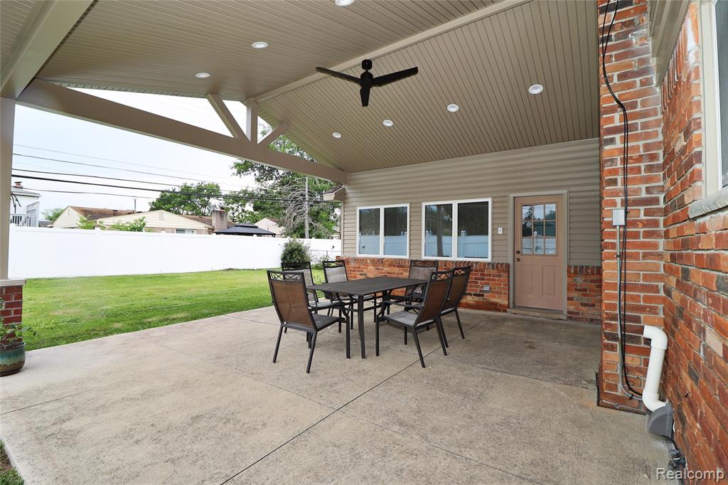 739 Kinloch Street, Dearborn Heights, MI 48127 — Photo 9