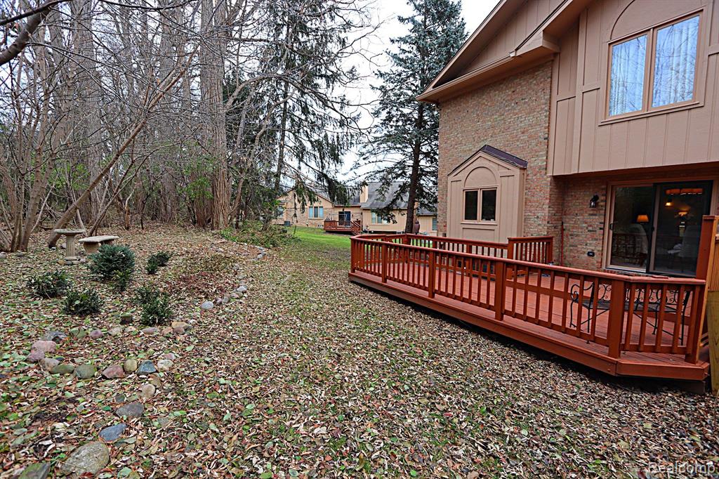 22249 RIVER PINES Drive, Farmington Hills, MI 48335 — Photo 24