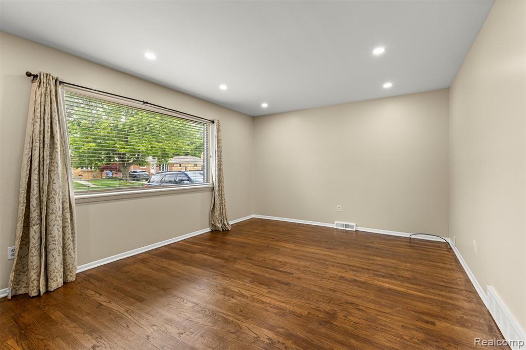 7420 COLONIAL Street, Dearborn Heights, MI 48127 — Photo 3