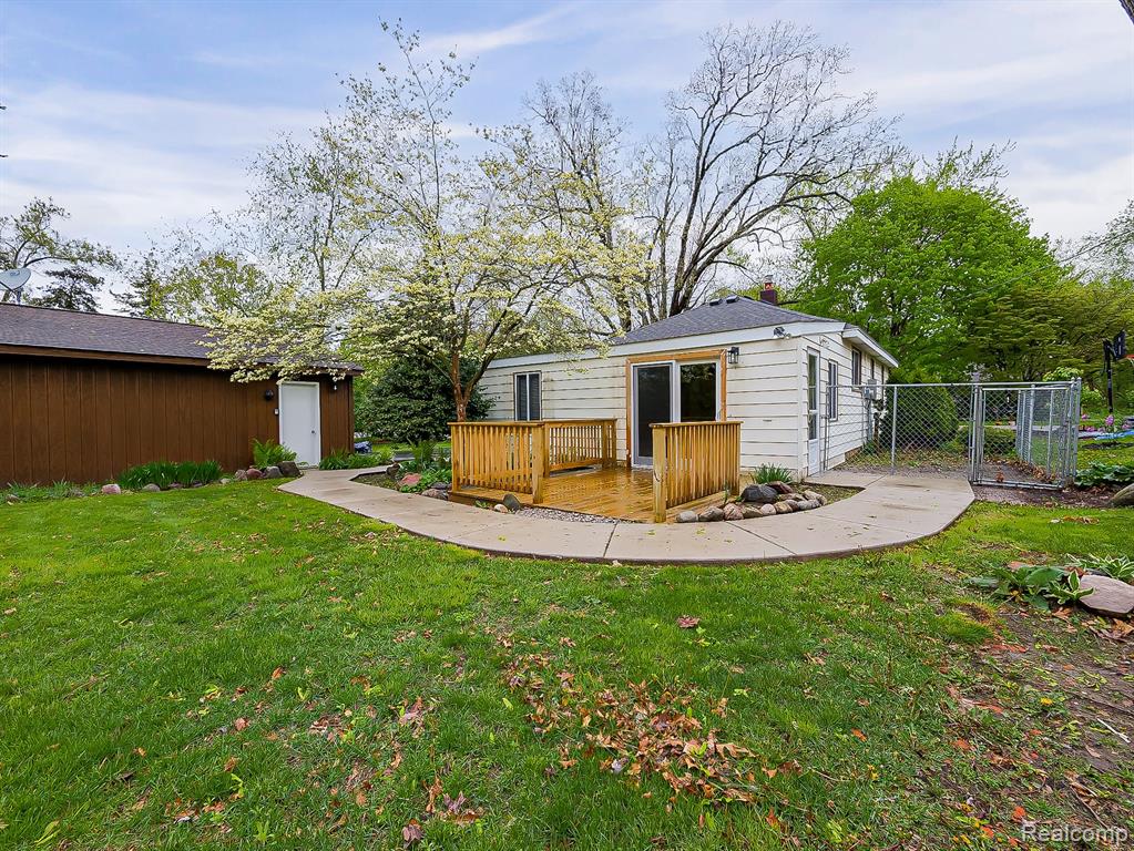 538 UNION LAKE Road, White Lake, MI — Photo 25