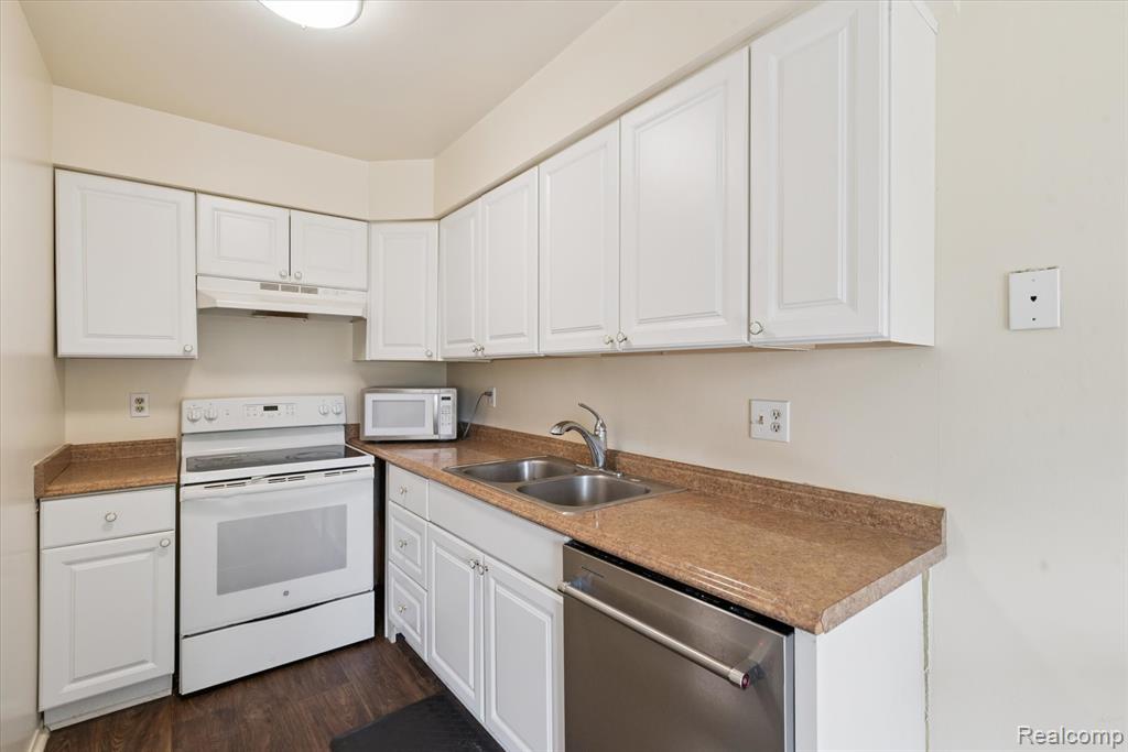8346 Lakeview Drive, Ypsilanti, MI 48198 — Photo 18