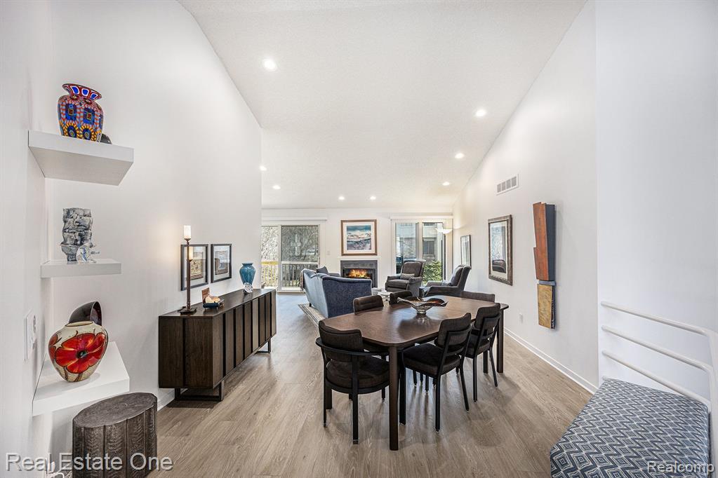 4046 FOXPOINTE Drive, Unit 131, West Bloomfield, MI 48323 — Photo 4