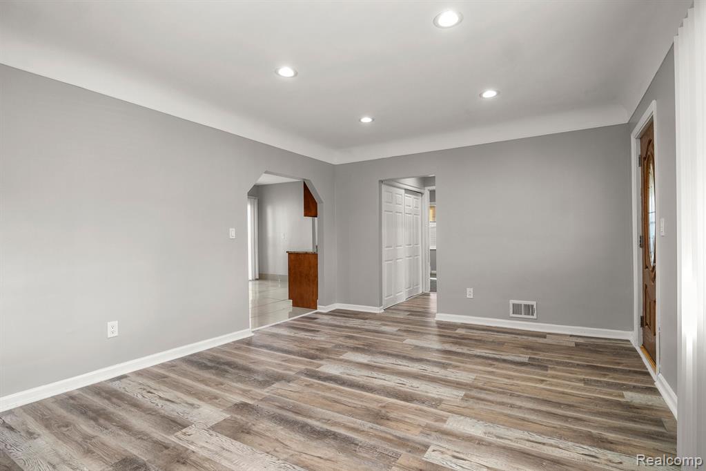 6500 N VERNON Street, Dearborn Heights, MI 48127 — Photo 8