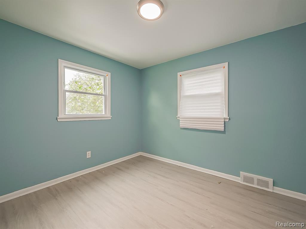 725 Emerson Avenue, Pontiac, MI 48340 — Photo 7