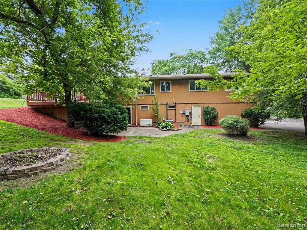 8614 Meadowland Court, Saline, MI 48176 — Photo 26