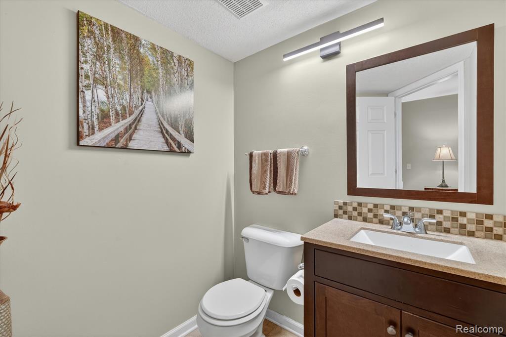 456 Lilly View Court, Howell, MI 48843 — Photo 17