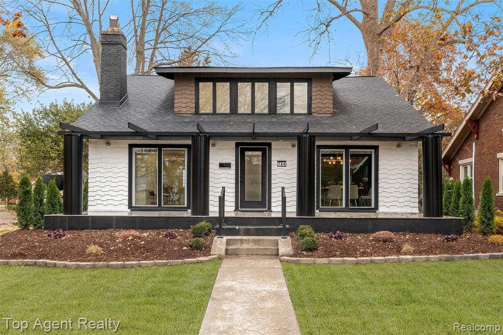 784 Barrington Road, Grosse Pointe Park, MI 48230