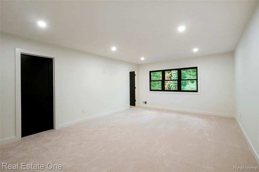 5584 N Adams Way, Bloomfield Hills, MI 48302 — Photo 31