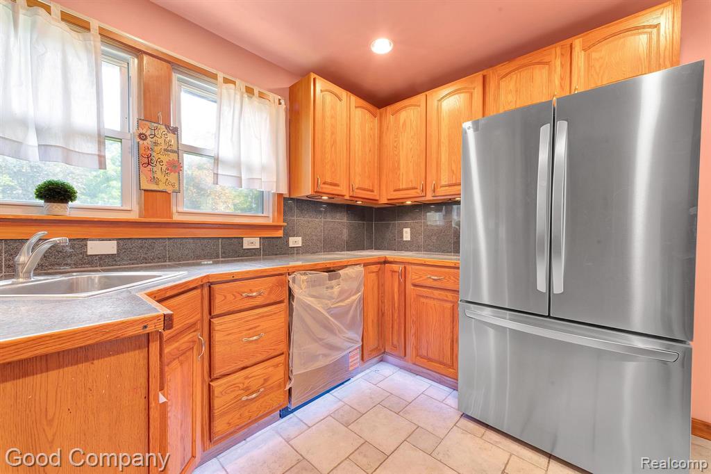 21516 Oxford Avenue, Farmington, MI 48336 — Photo 12