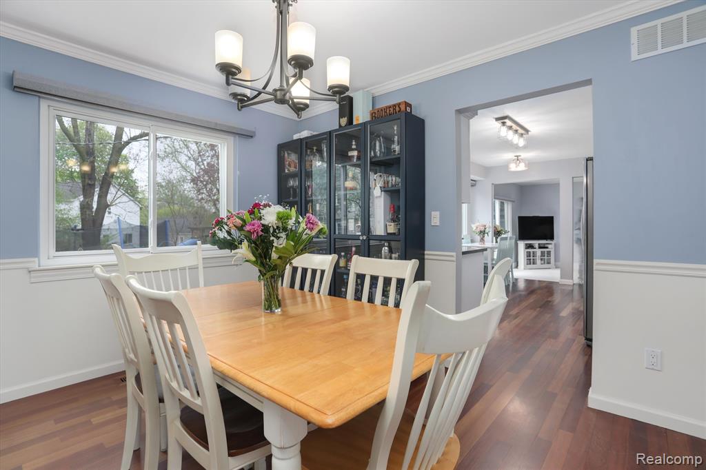 601 LAKE FOREST Road, Rochester Hills, MI 48309 — Photo 12