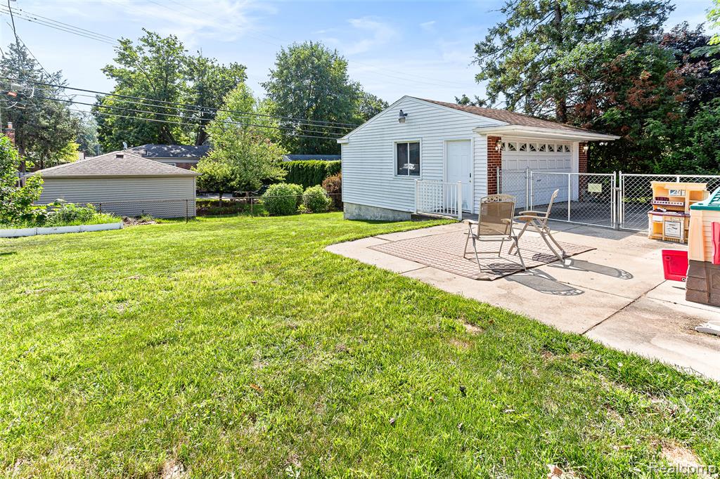 23020 Farmington Road, Farmington, MI 48336 — Photo 36