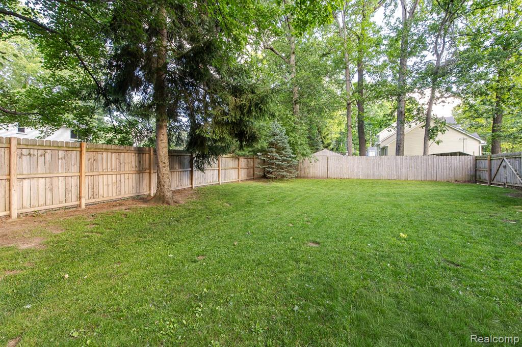 1665 Rosedale Street, West Bloomfield, MI 48324 — Photo 34