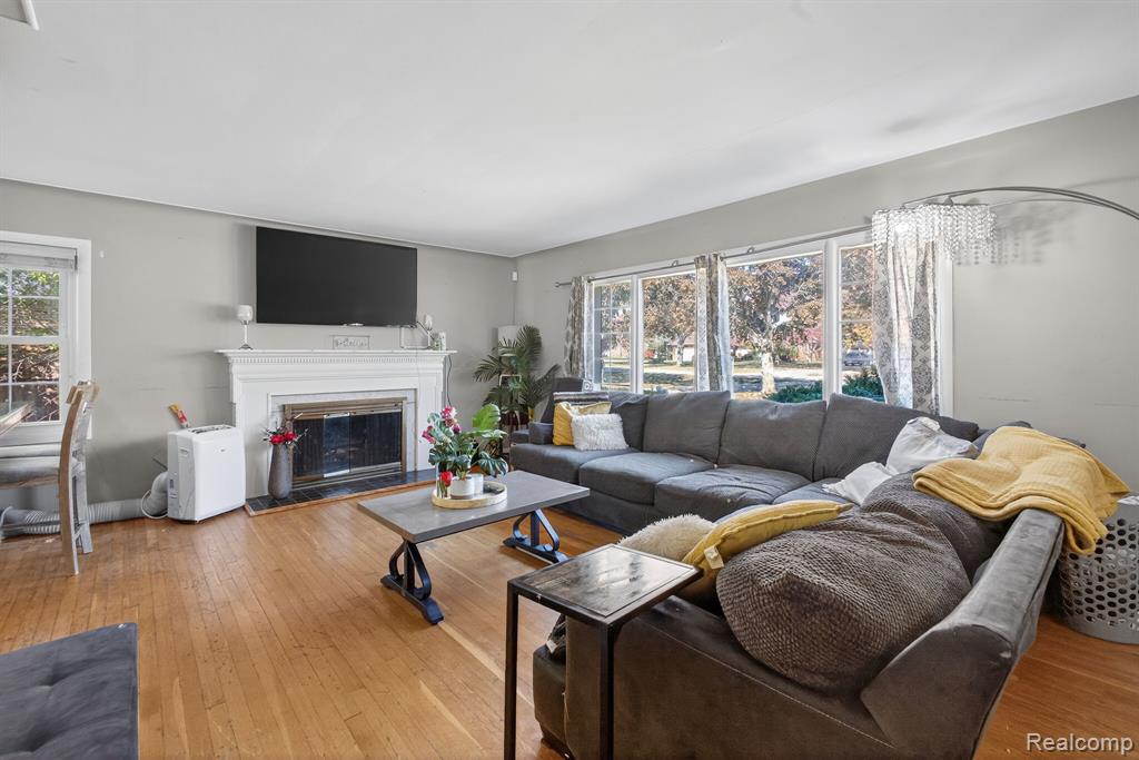 28025 Sunset Boulevard W, Lathrup Village, MI 48076 — Photo 5
