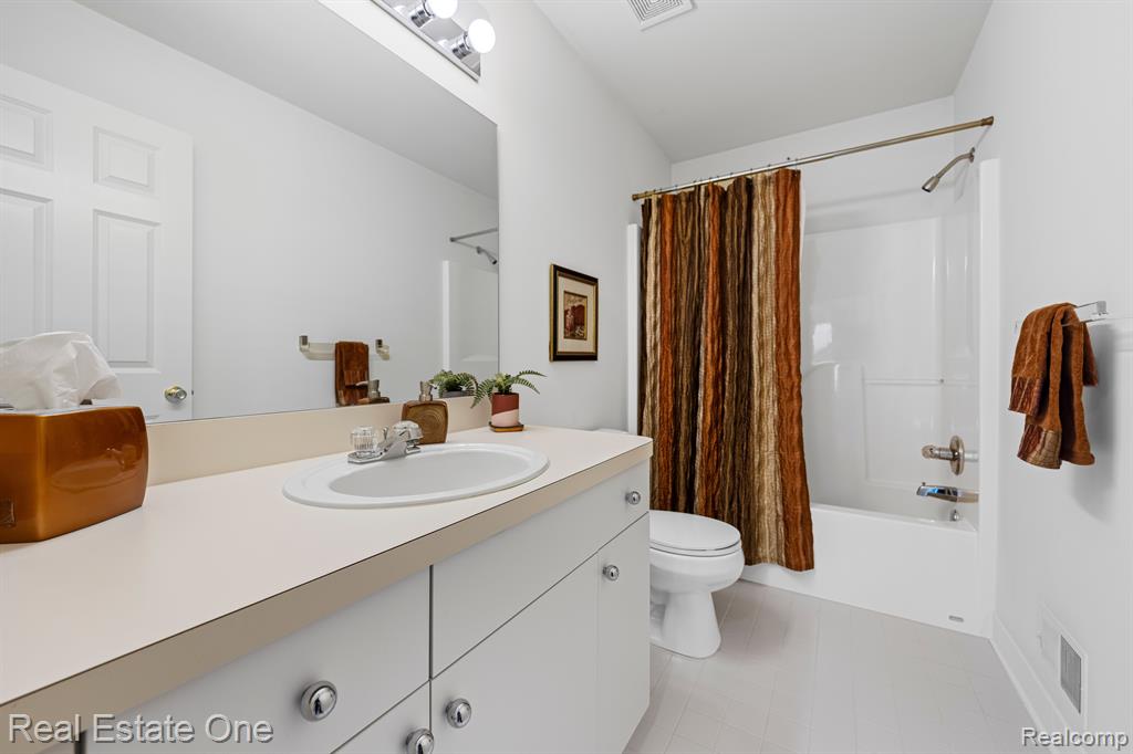 5400 FOREST RIDGE Drive, Clarkston, MI — Photo 20