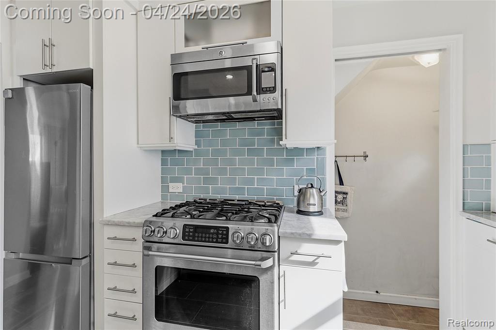 8570 Troy Street, Oak Park, MI 48237 — Photo 9