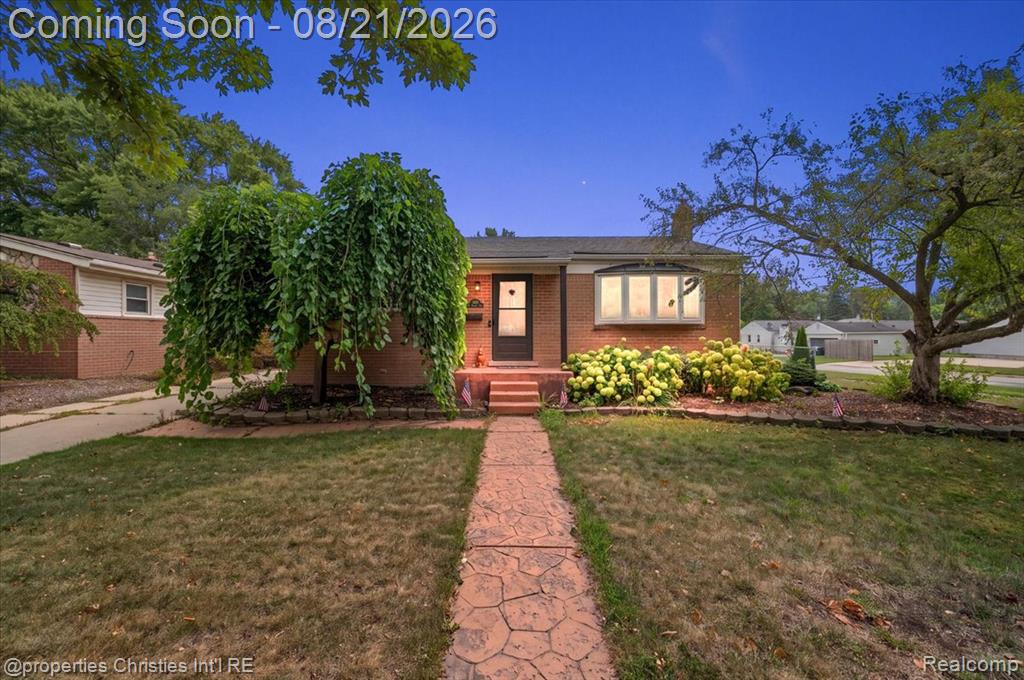 1410 N Stephen Avenue, Clawson, MI
