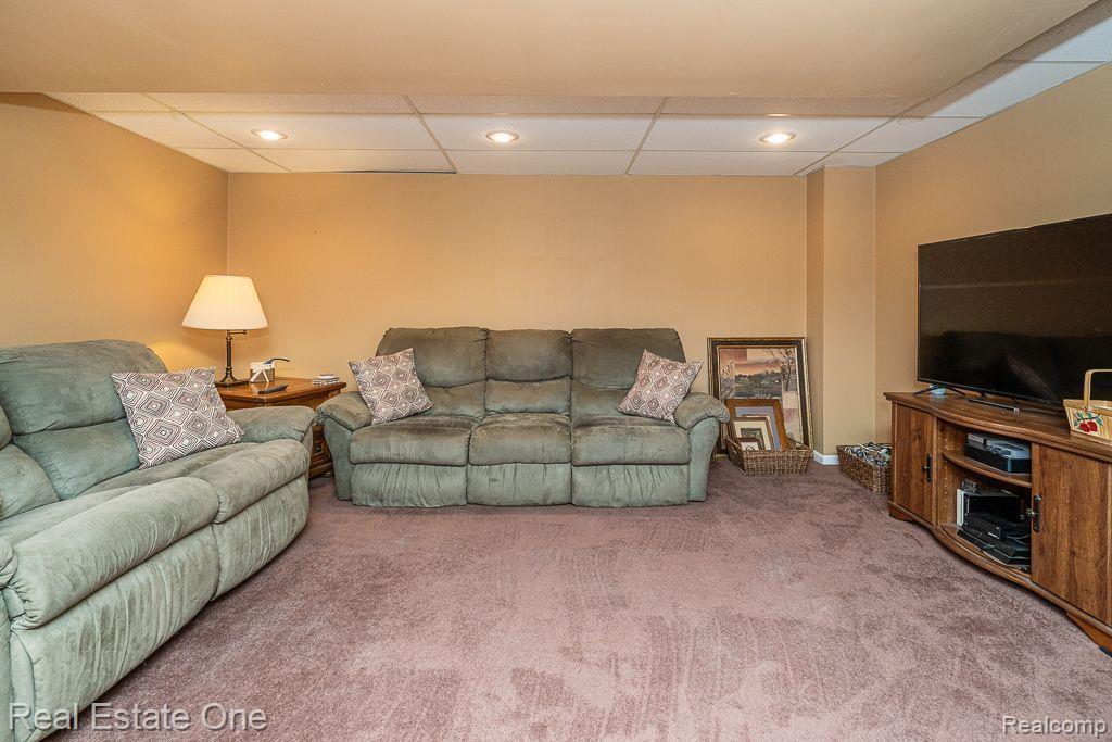 6472 LOCHAVEN Lane, Waterford, MI 48327 — Photo 17