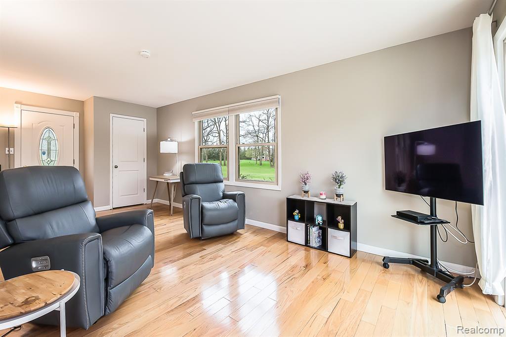 3672 W NORTH TERRITORIAL Road, Whitmore Lake, MI 48189 — Photo 15