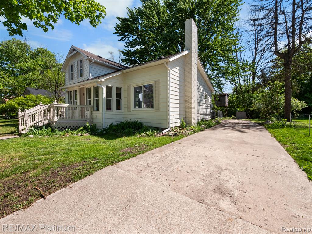 415 E SIBLEY Street, Howell, MI 48843 — Photo 2