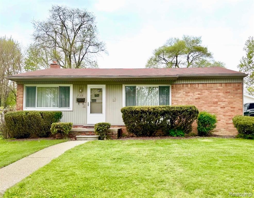 739 Vassar Drive, Fenton, MI 48430 — front exterior