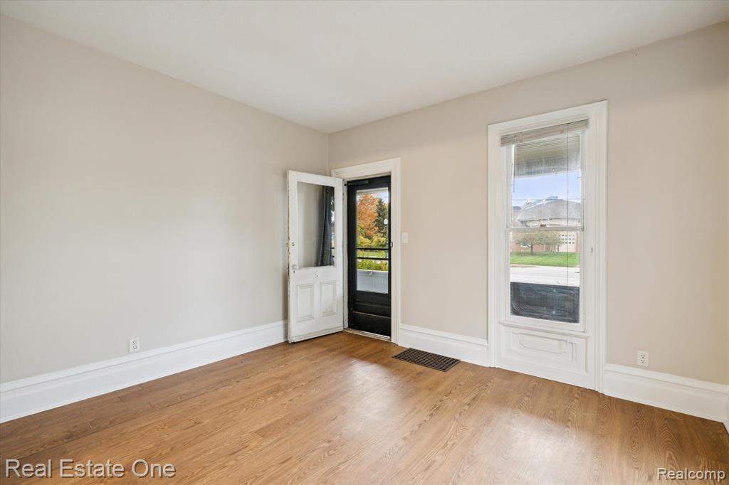 95 N WASHINGTON Street, Oxford, MI 48371 — Photo 9
