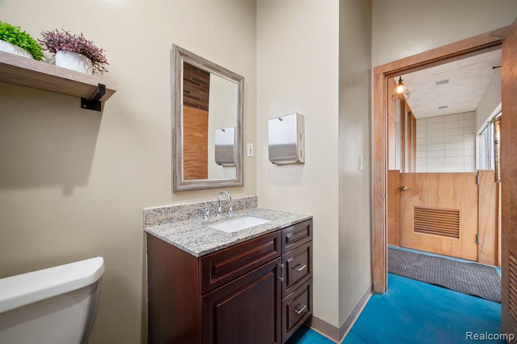 1050 W HURON Street, Waterford, MI 48328 — Photo 9