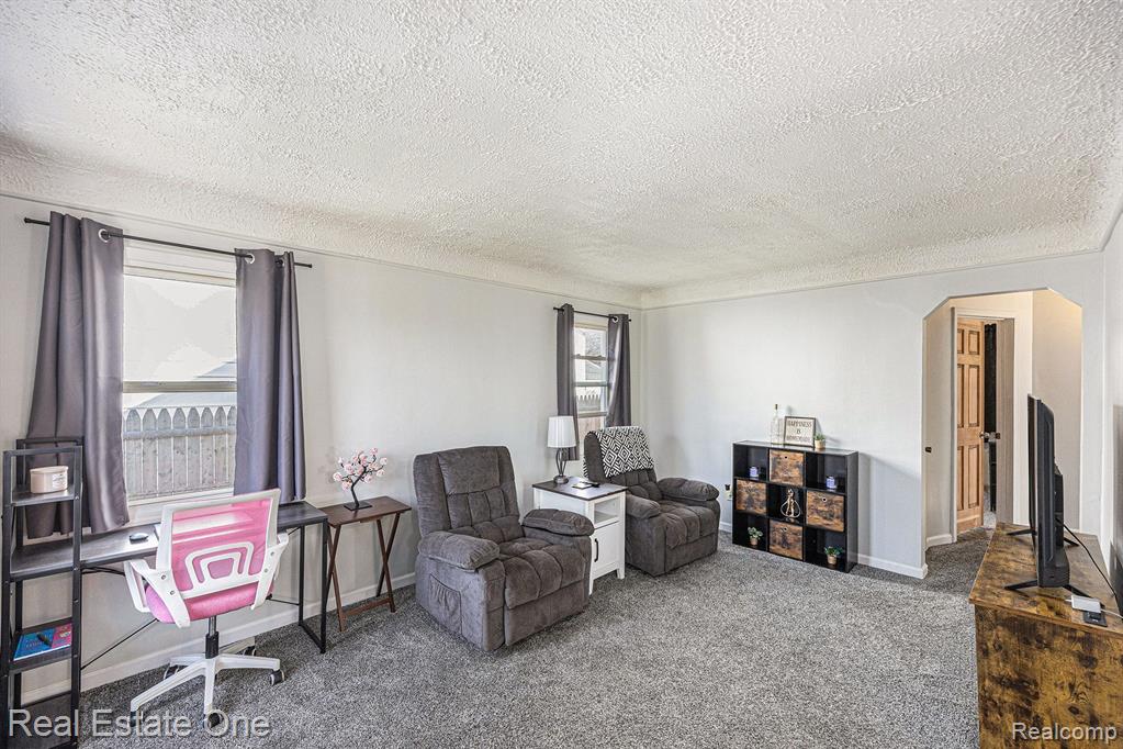 558 E TENNYSON Avenue, Pontiac, MI 48340 — Photo 4