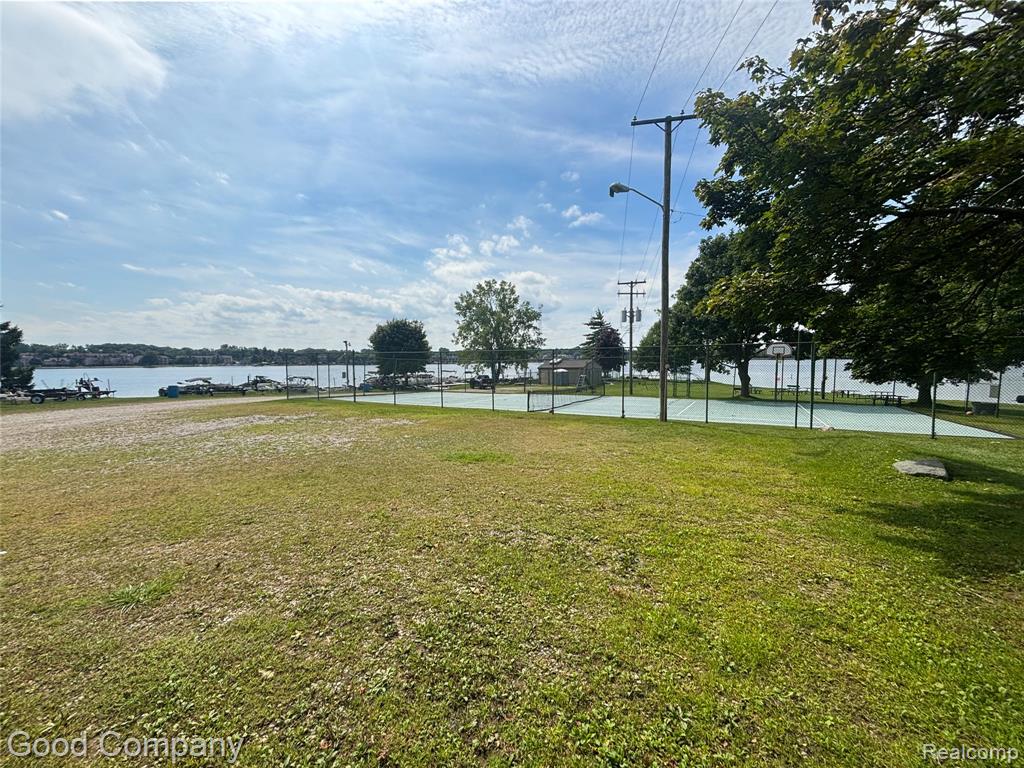 3062 Saint Jude Drive, Waterford, MI 48329