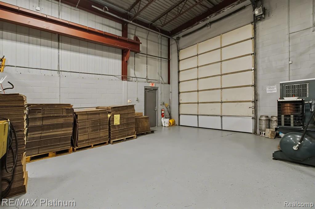 1200 HOLDEN AVENUE, Milford, MI, 48381