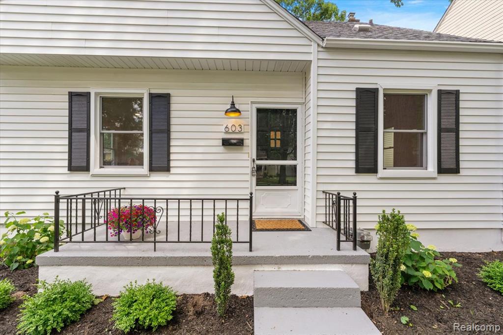 603 S Vermont Avenue, Royal Oak, MI 48067 — Photo 2