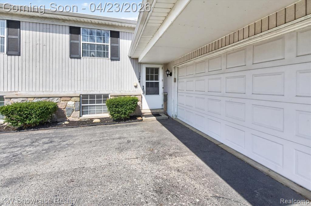 1584 Chanticlair Circle, Wixom, MI 48393 — Photo 6