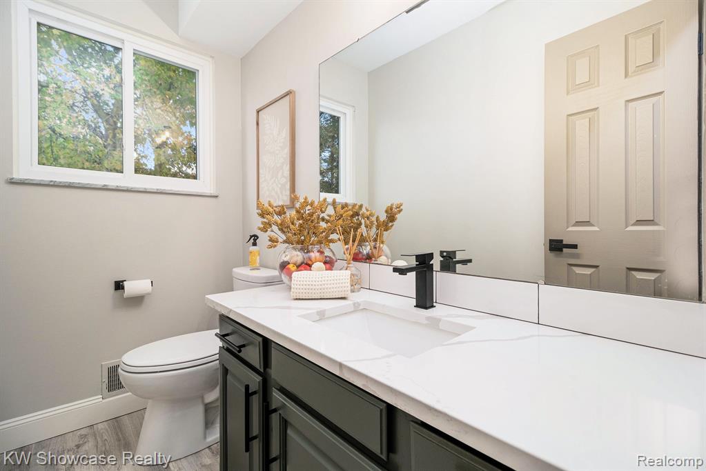 7936 Rampart Trail, Waterford, MI 48327 — Photo 10