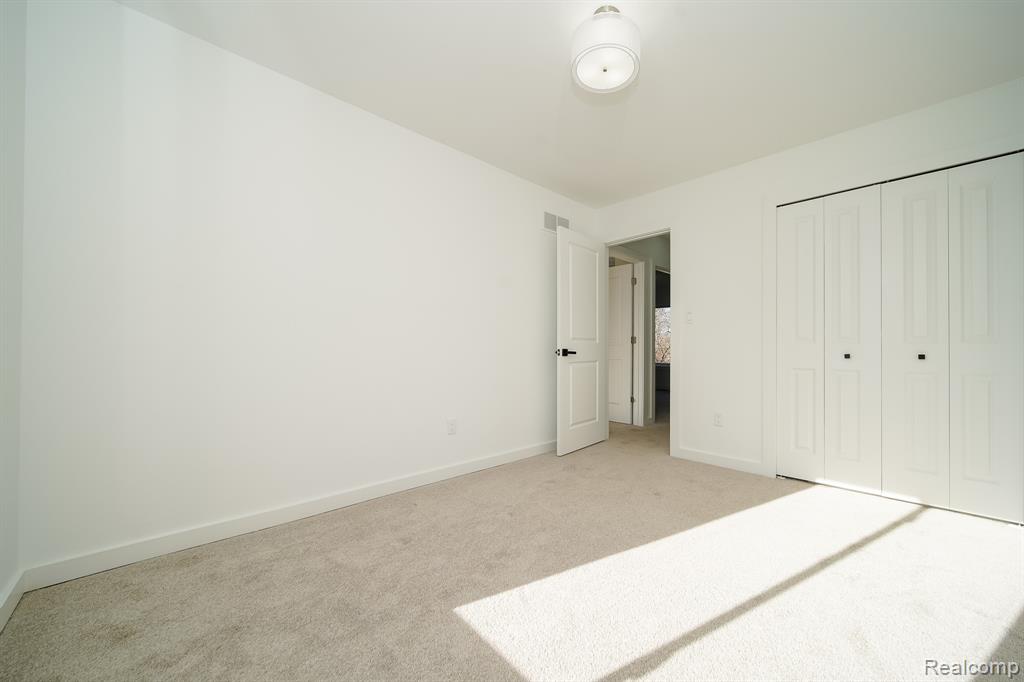 4060 Franklin Park Drive, Sterling Heights, MI 48310 — Photo 48
