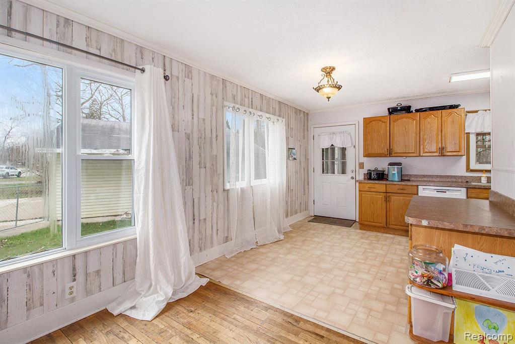 6105 SARATOGA Lane, Flint, MI 48506 — Photo 6