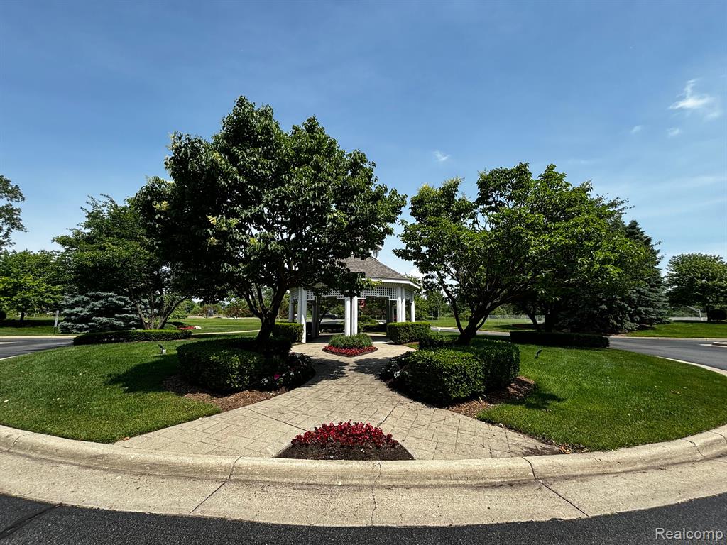 4234 BERKSHIRE Drive, Sterling Heights, MI 48314 — Photo 21