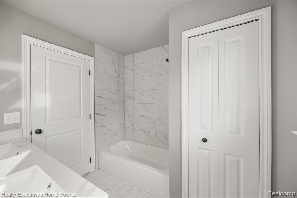 53972 CARRIGAN Drive, New Baltimore, MI 48047 — Photo 35