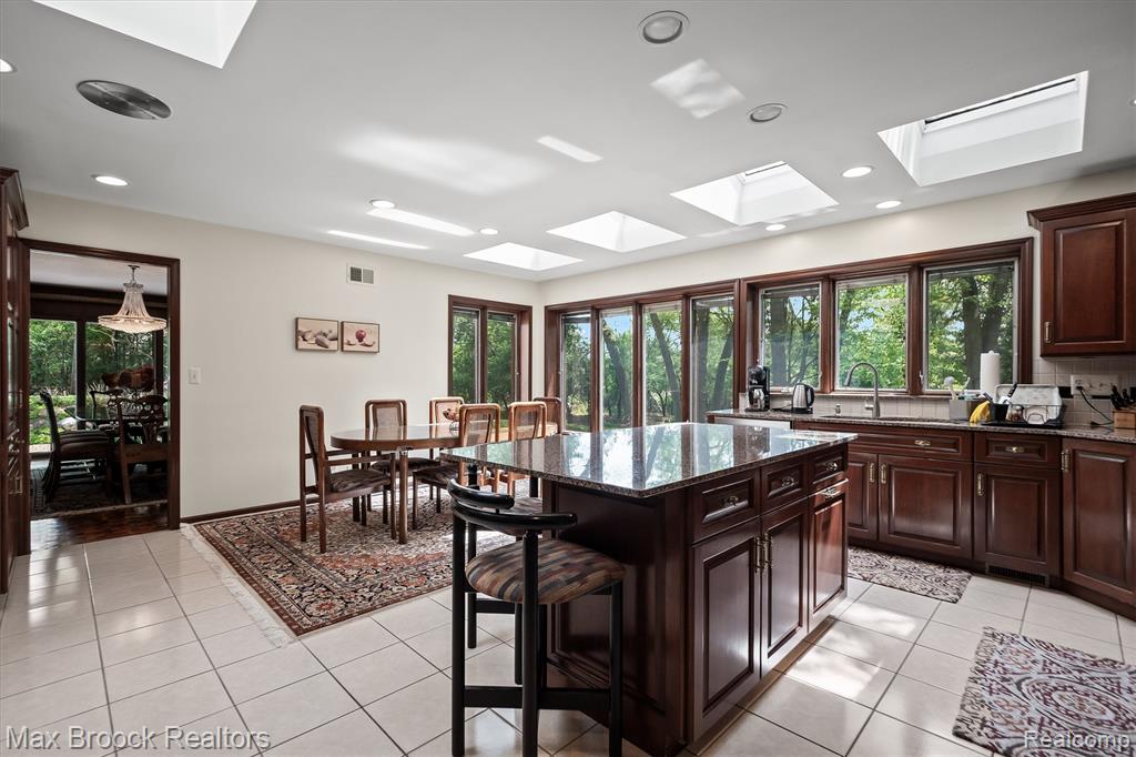 1418 Sodon Lake Drive, Bloomfield Hills, MI 48302 — Photo 10