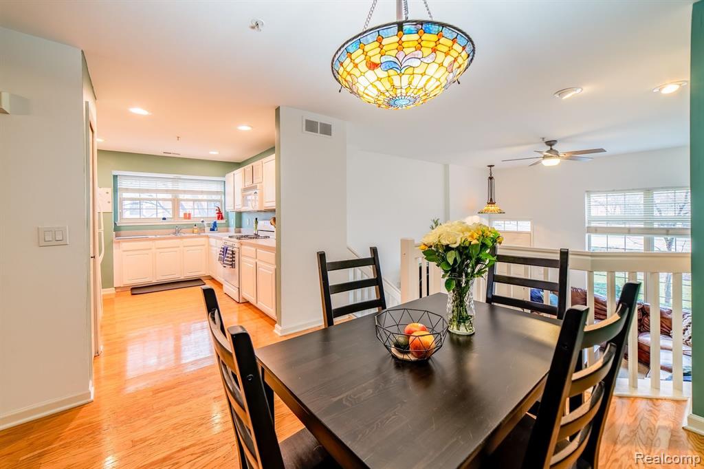 17026 FARMINGTON Road, Livonia, MI 48154 — Photo 12