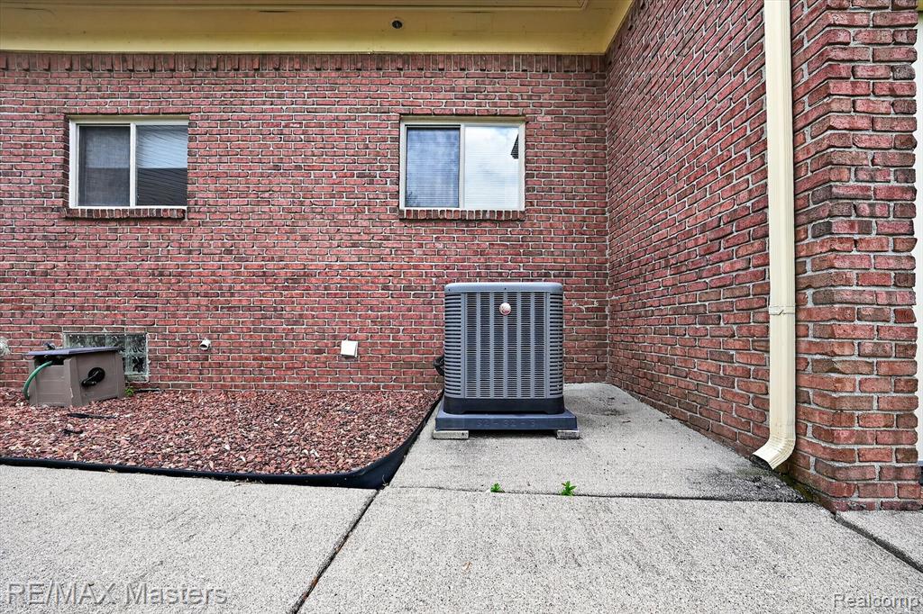28817 Sugar Island Court, Rockwood, MI — Photo 38