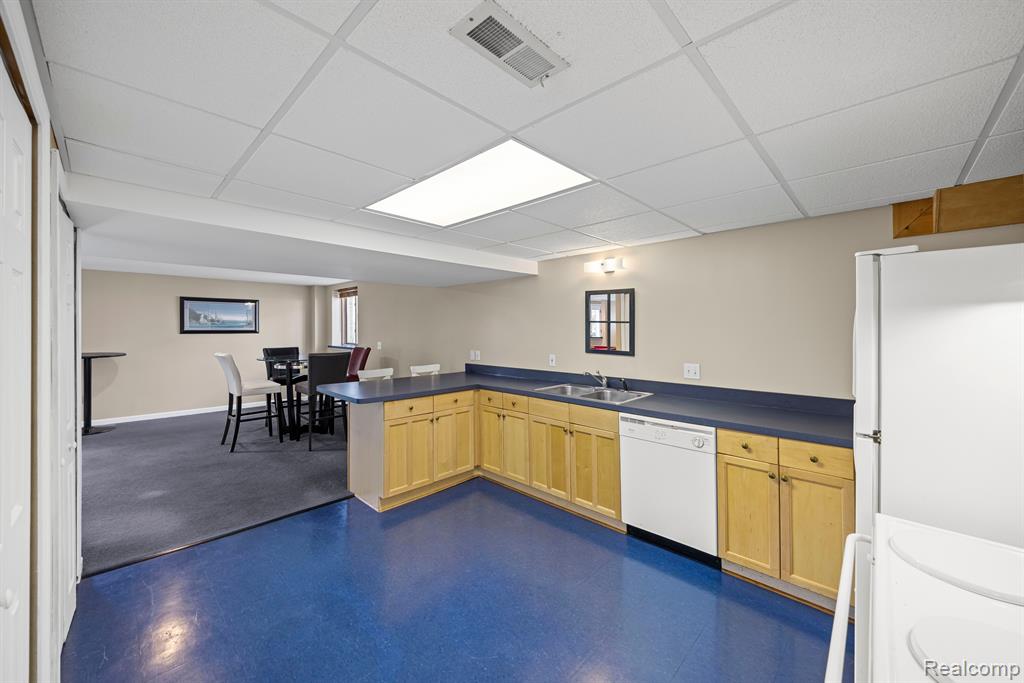 42890 BROOKSTONE Drive, Novi, MI 48377 — Photo 37