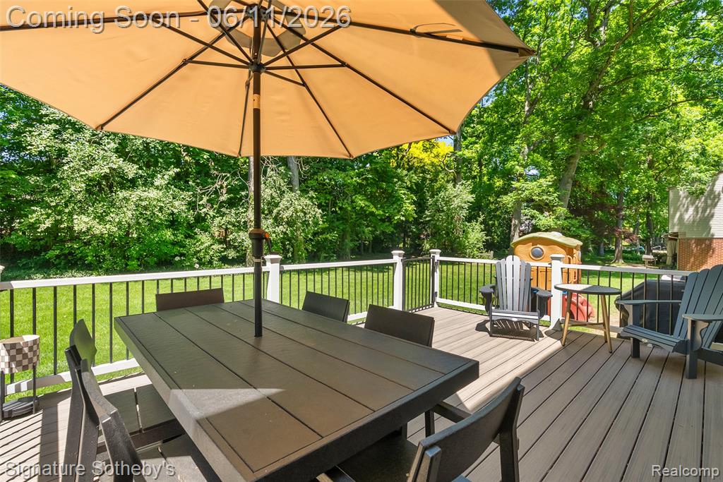 5748 Cherry Crest Drive, West Bloomfield, MI — Photo 39